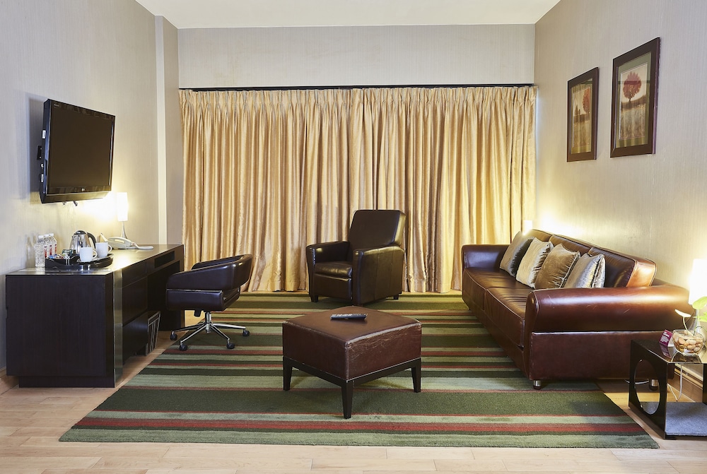 Executive Suite - Photo 1
