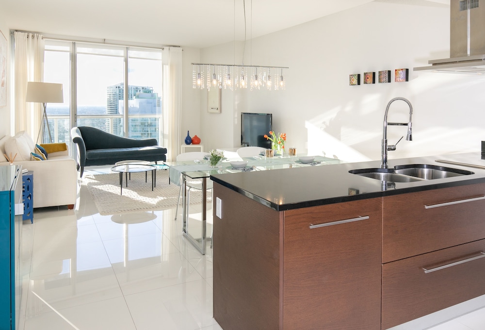 Boutique Apart, 1 King & Sofa Bed, Sauna, River/City Views, Balcony2603