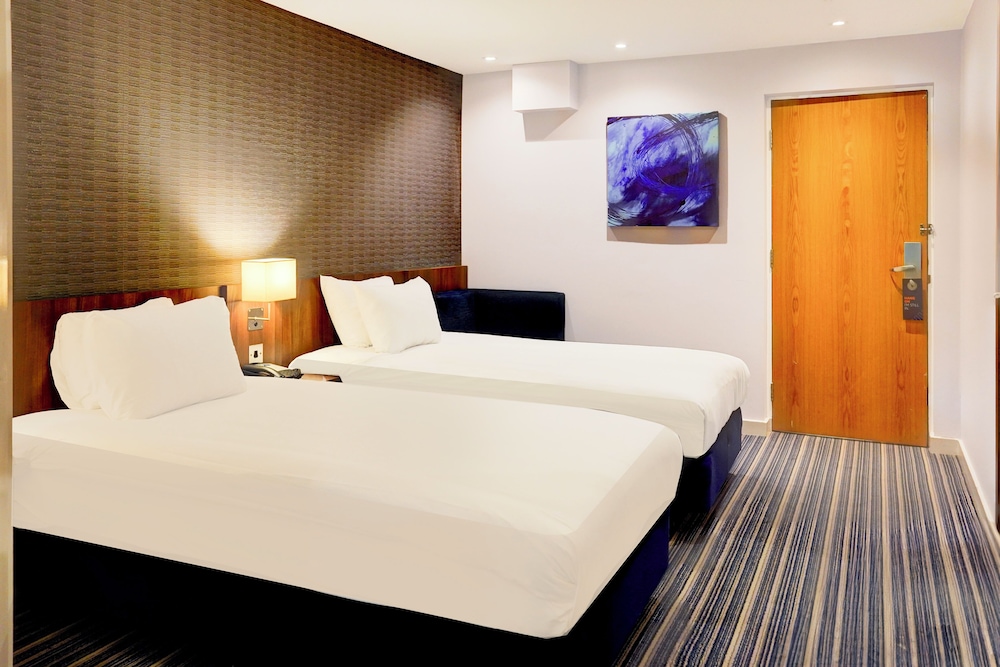 Standard Twin Room - Photo 1