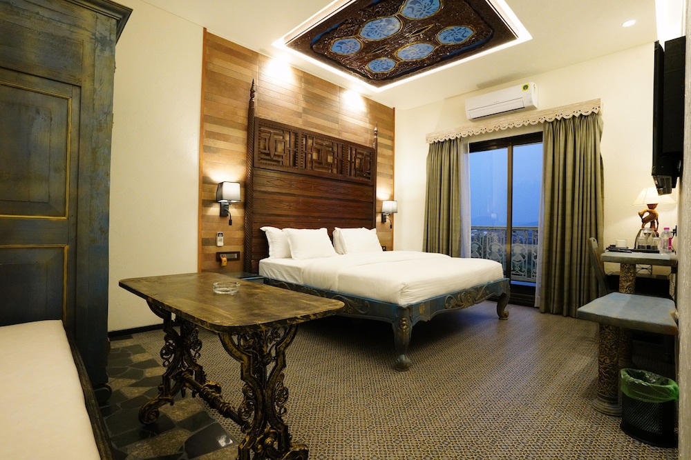 Executive Room - Photo 1