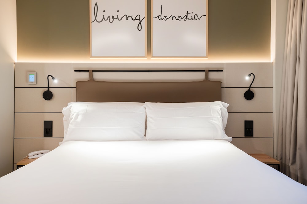 Deluxe Room - Photo 4