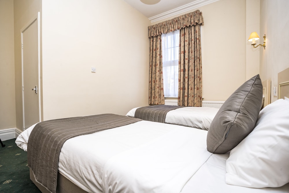 Standard Twin Room, Ensuite - Photo 2