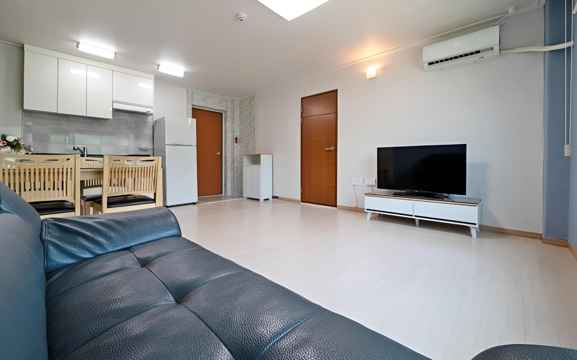 Room (303#)