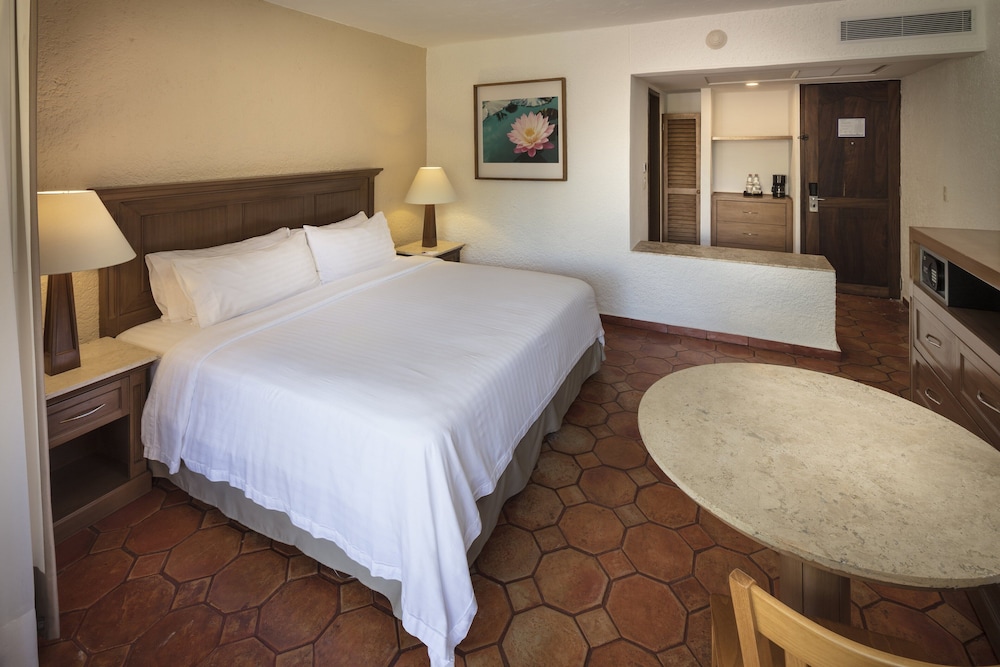 Standard Room, 1 King Bed, Oceanfront