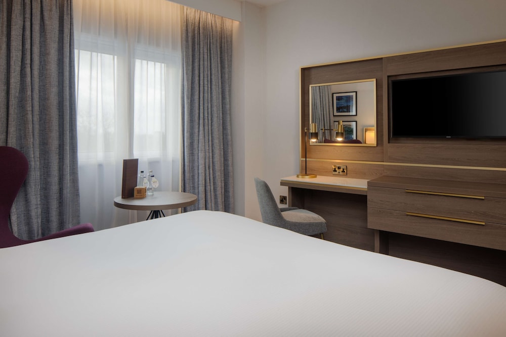 Executive Room, 1 King Bed thumbnail 5