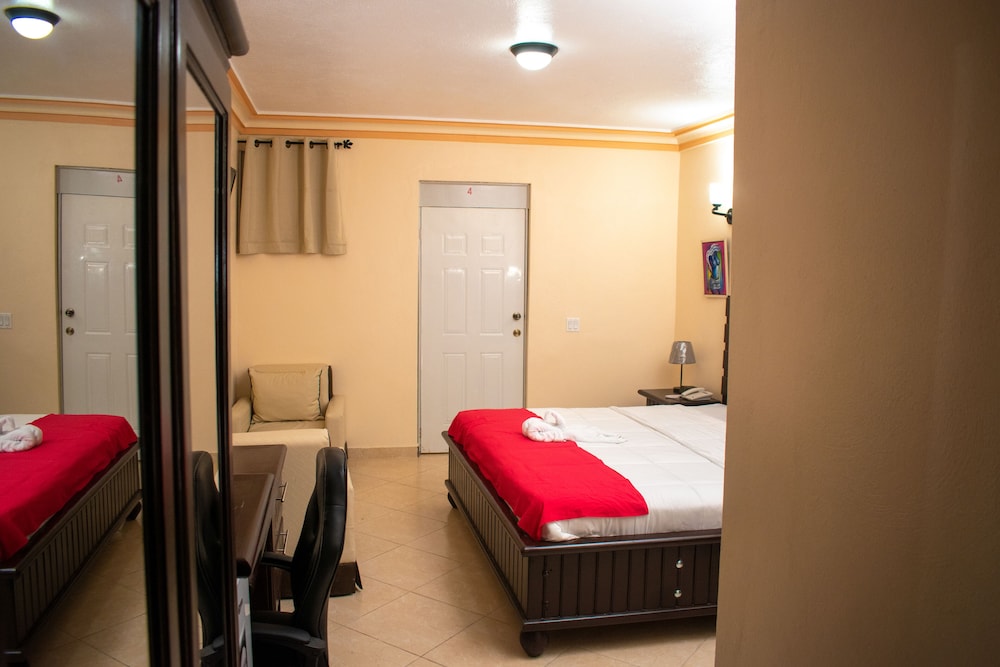 Classic Studio Suite, 1 King Bed photo 2
