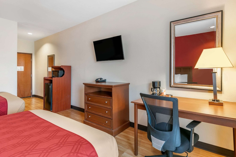 Standard Room, 2 Queen Beds, Non Smoking - Photo 2