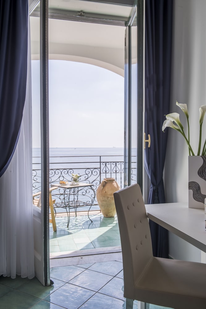 Deluxe Room, Sea View - Photo 7