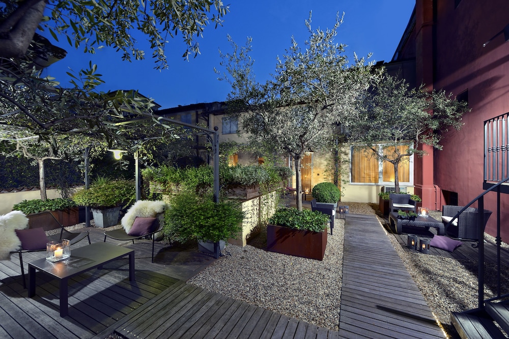 Junior Suite (Olives court view) - Photo 4
