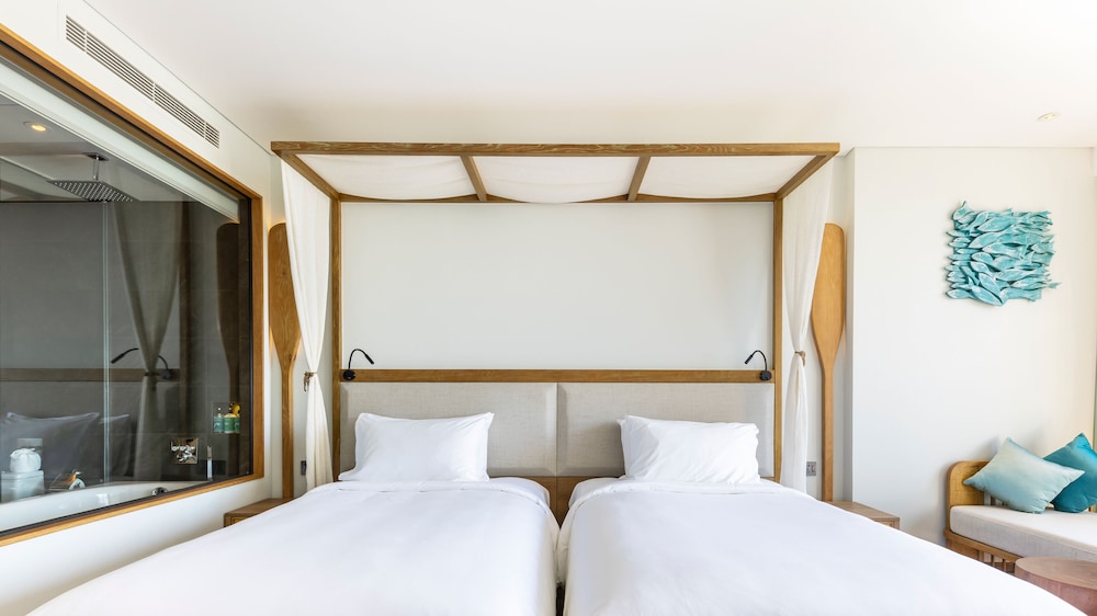 Deluxe Garden View King or Twin bed - Photo 3