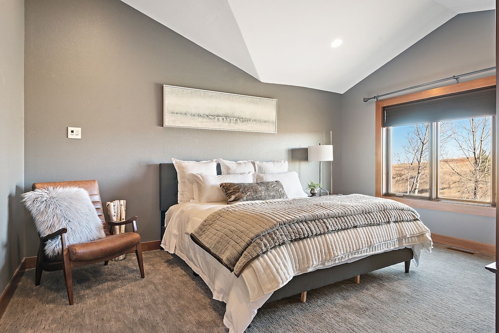 Luxury Villa, Multiple Bedrooms, Mountain View photo 1