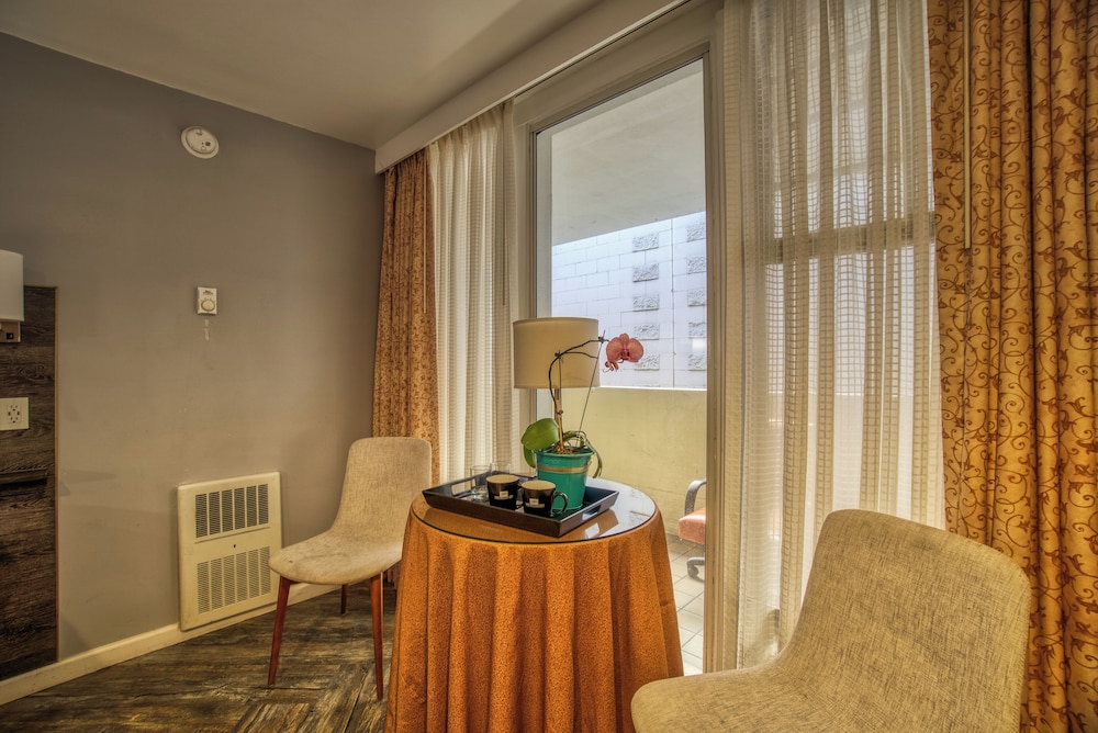 Premium Room, 1 King Bed with Sofa bed, Balcony, Partial Ocean View - Photo 8