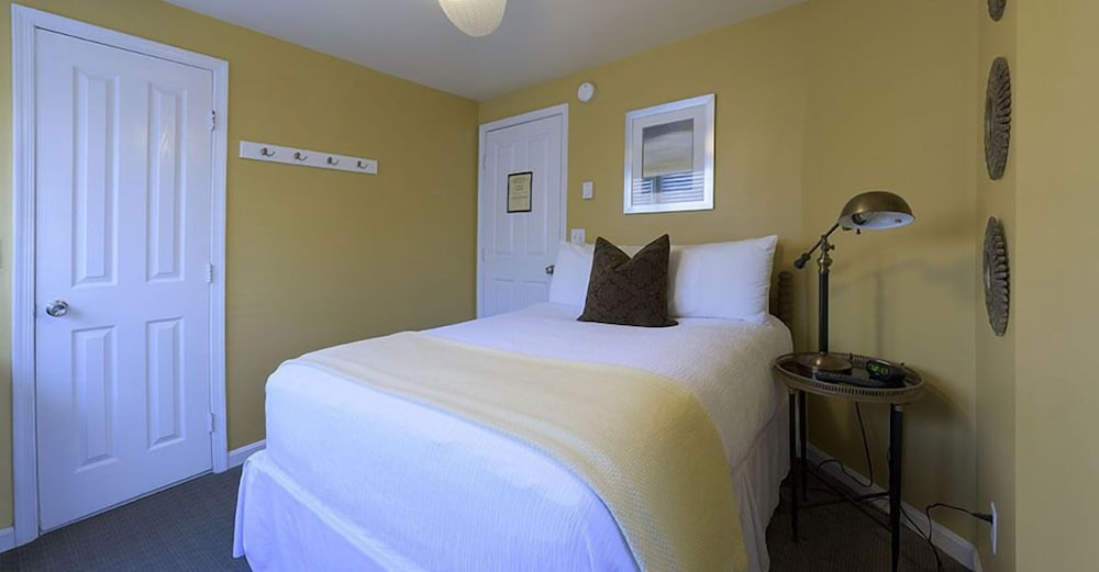 Room (24)