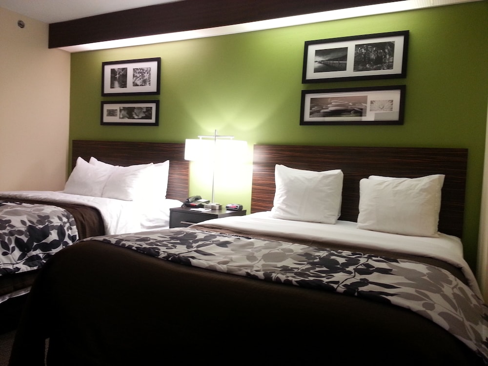 Standard Room, 2 Queen Beds, Non Smoking - Photo 2