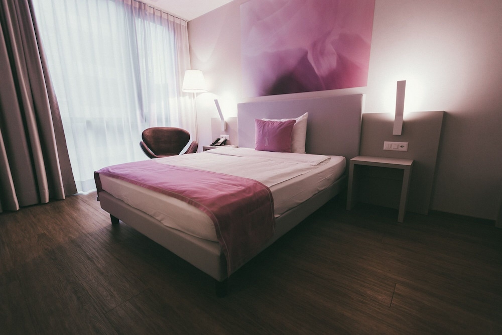 Modern Cosy Double Room (1 queen bed) photo 2