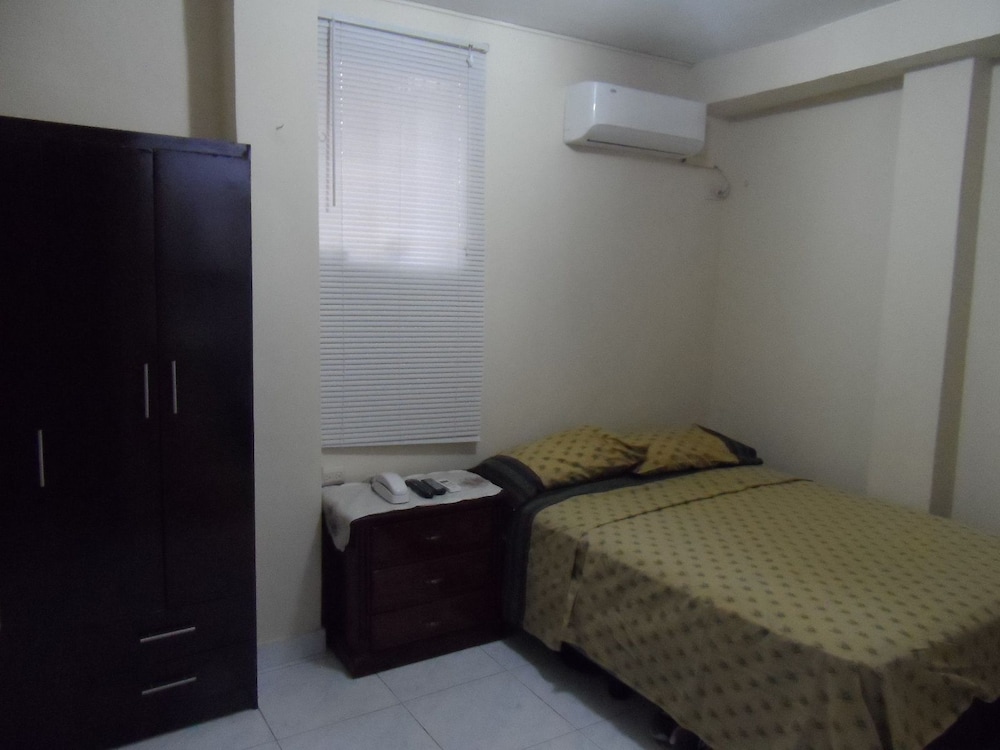Economy Room, 1 Queen Bed photo 1