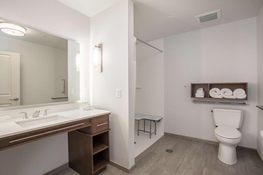 Studio, 2 Queen Beds, Accessible (Roll-In Shower)
