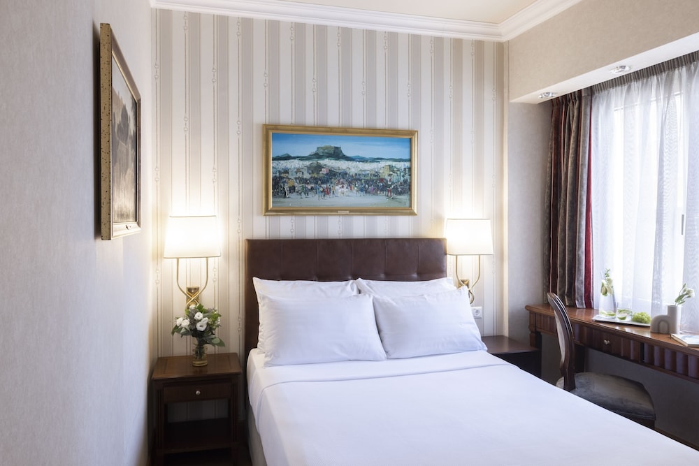 Economy Room