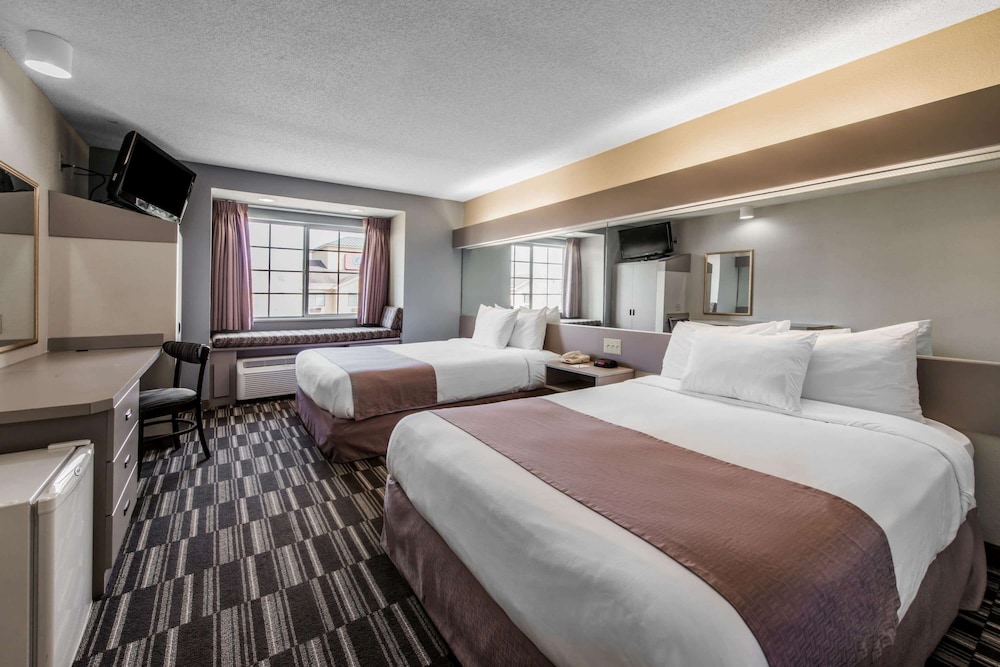 Room, Accessible photo 1