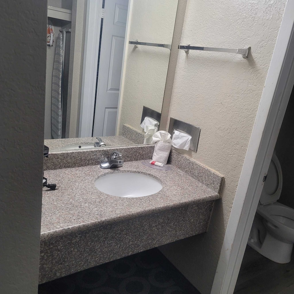 Room, 2 Double Beds, Non Smoking - Photo 9