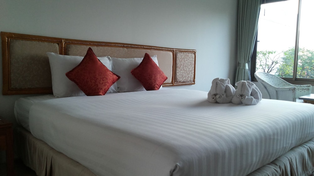 Deluxe Room, Sea View thumbnail 6