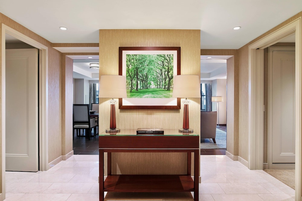 Presidential Suite, 1 King Bed thumbnail 6