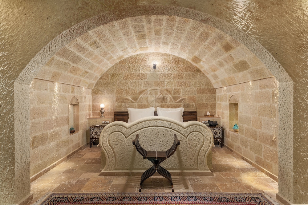 Suite (Kilic Arslan Cave)