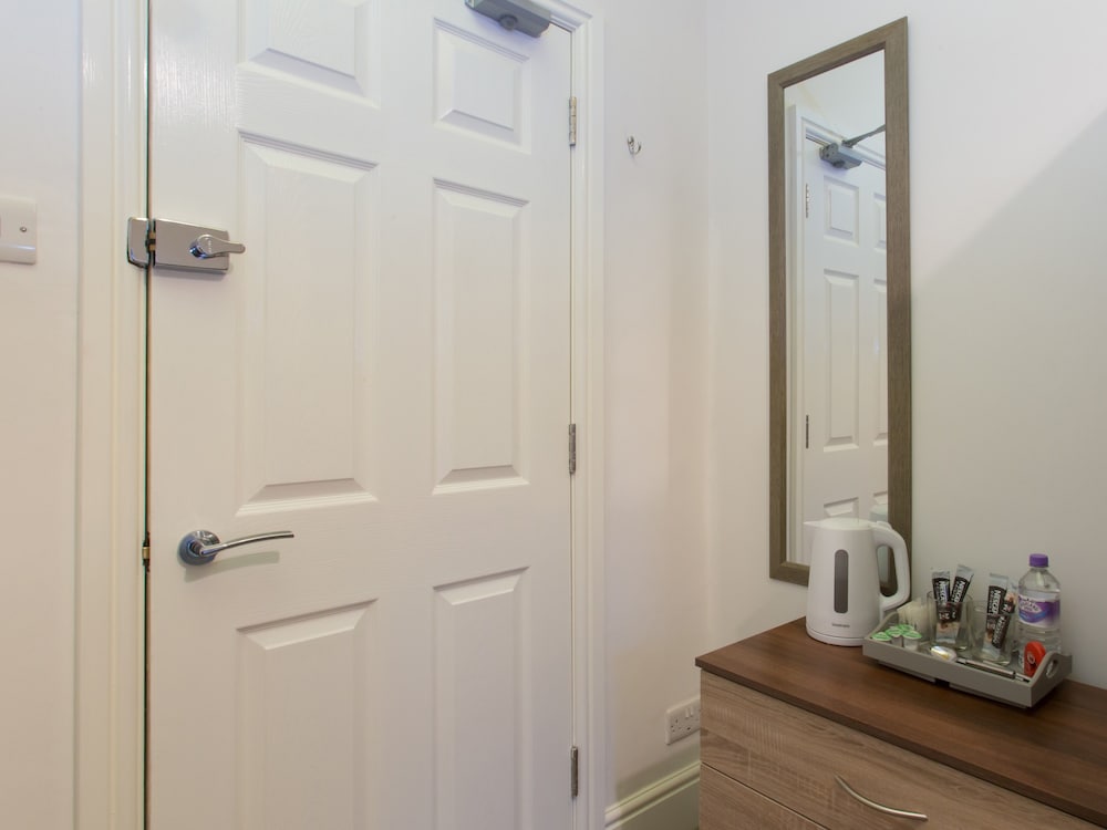Single Room, Shared Bathroom photo 3
