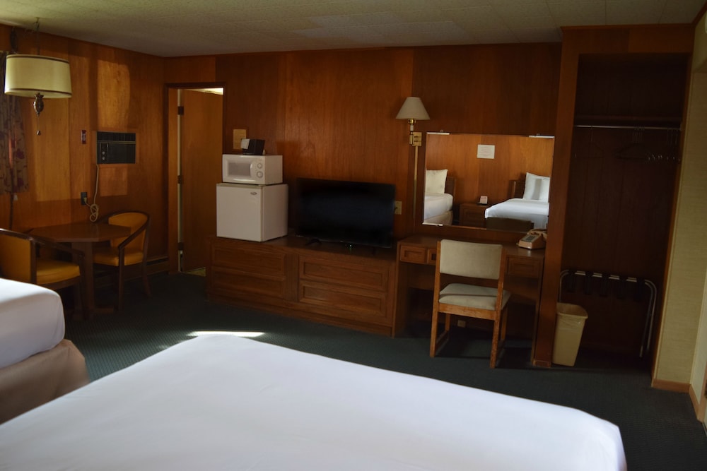 Deluxe Double Room, 2 Queen Beds photo 1