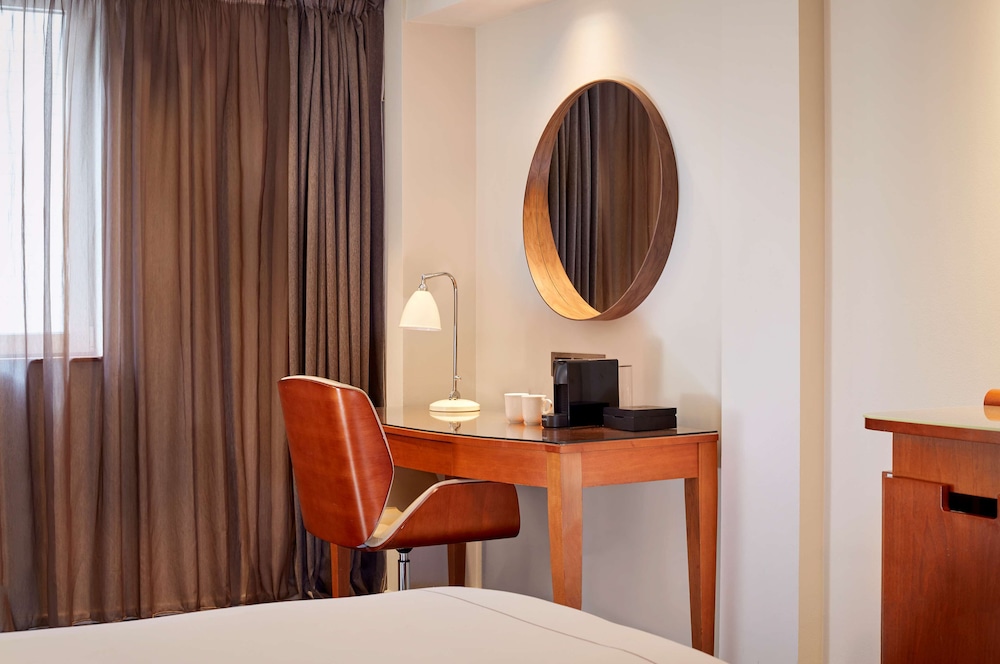 Executive Room, 1 King Bed photo 3