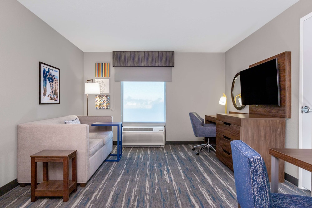 Suite, 1 King Bed - Photo 1