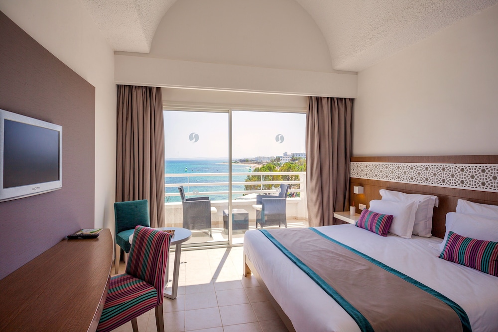 Superior Double or Twin Room, Private Bathroom, Sea View - Photo 2