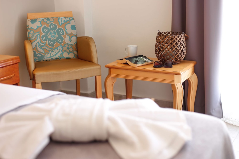 Superior Room, Multiple Beds, Balcony, Partial Sea View photo 3