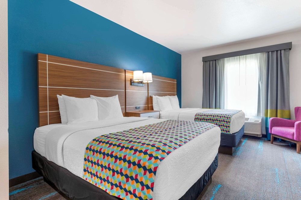 Suite, Multiple Beds, Non Smoking, Refrigerator & Microwave (With Sofabed) - Photo 3
