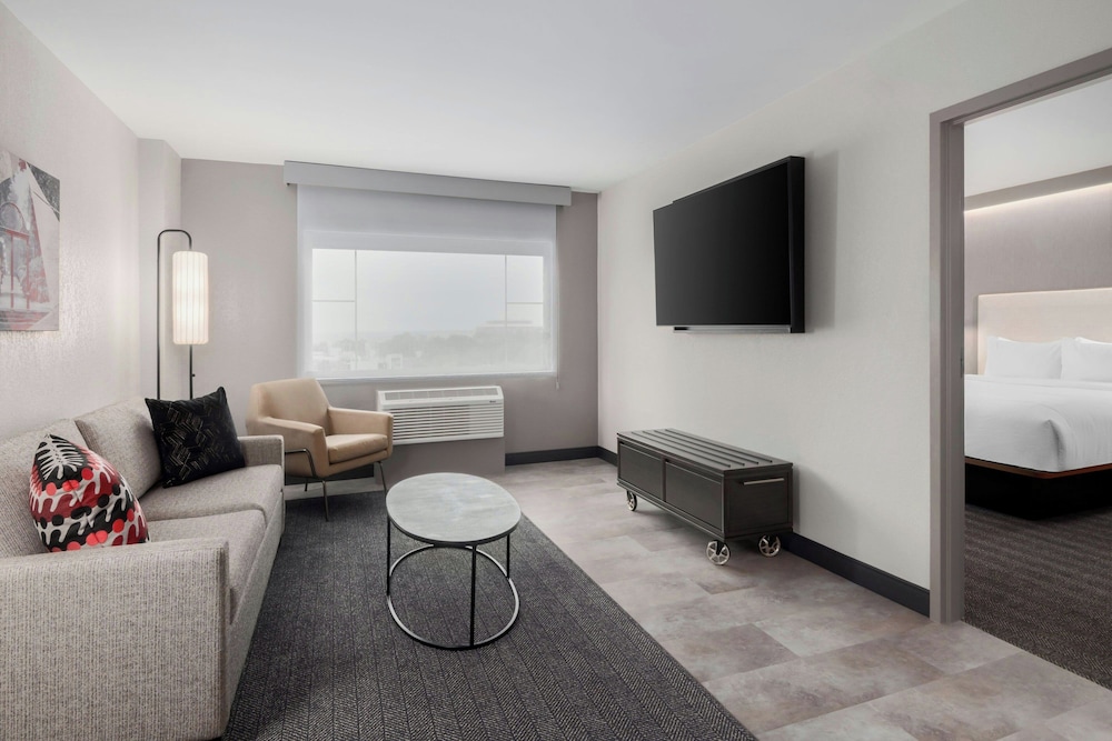 Suite, 1 Bedroom - Photo 1