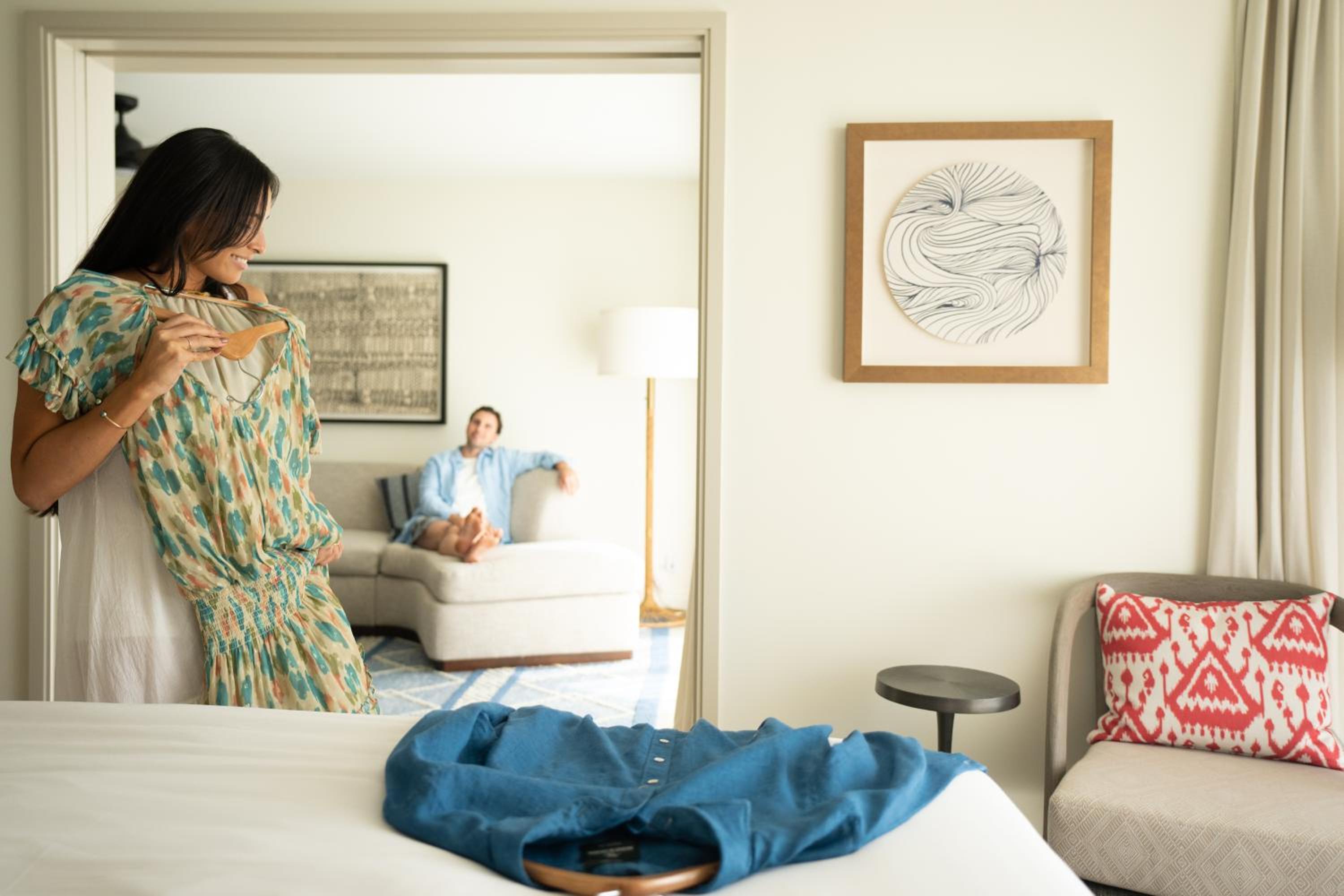 Fairmont Suite With One King Bed And Sofa Bed And Roll-in Shower, 860sf, 79sm , Mobility Accessible, Rollin Shower