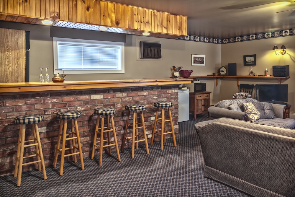 Apartment (Carriage House)