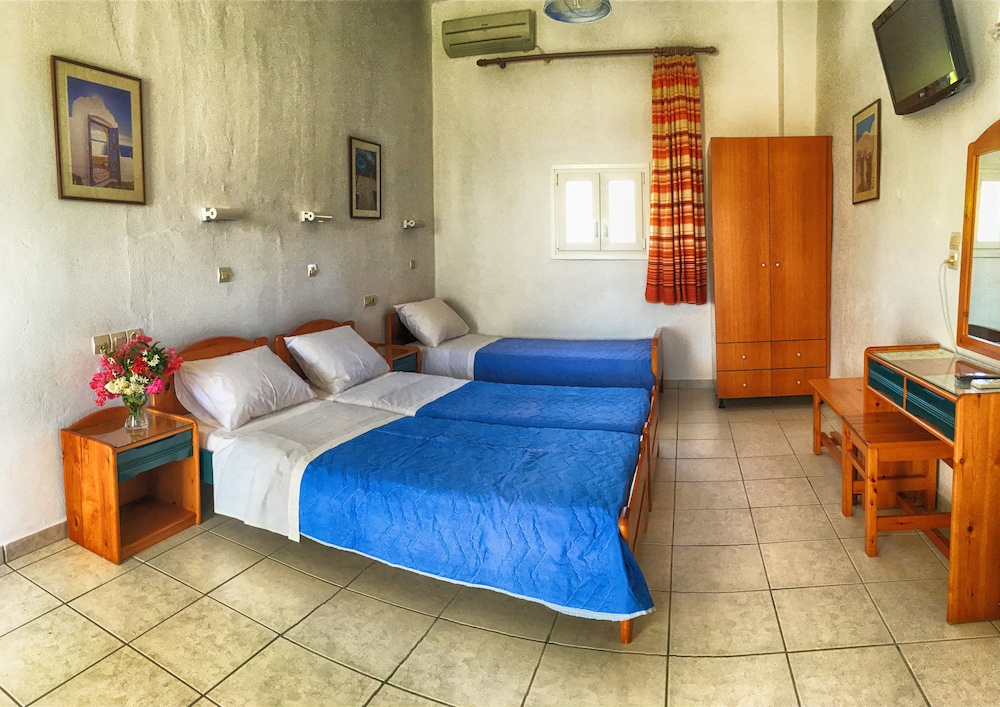 Standard Triple Room, 1 Bedroom, Garden View photo 2