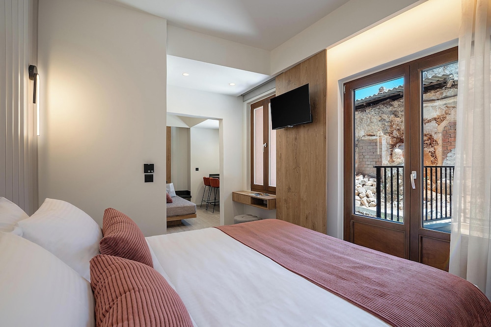 Standard Suite, City View
