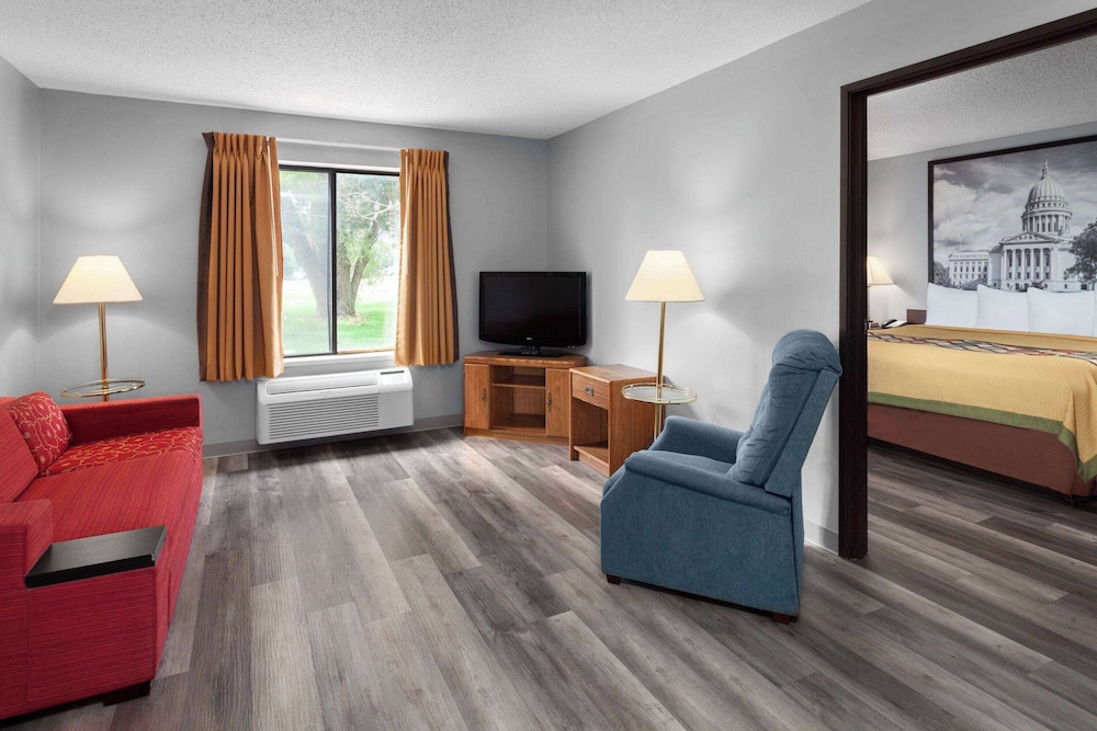 Deluxe Room, 1 King Bed, Non Smoking photo 1