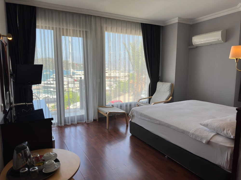 Standard Double or Twin Room, Sea View - Photo 2