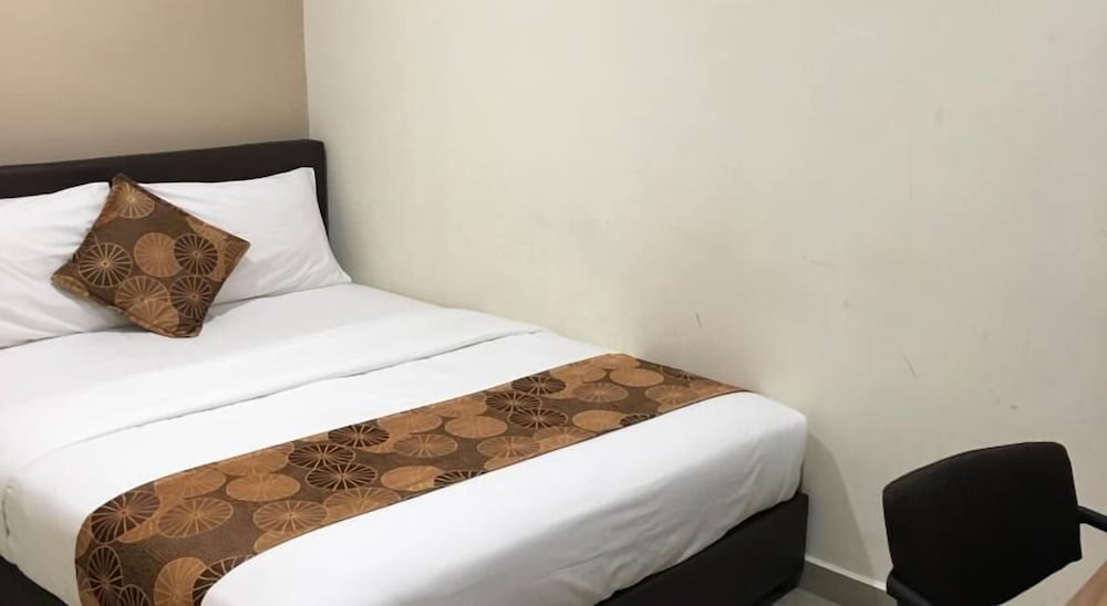 Standard Queen Room, No Windows photo 1
