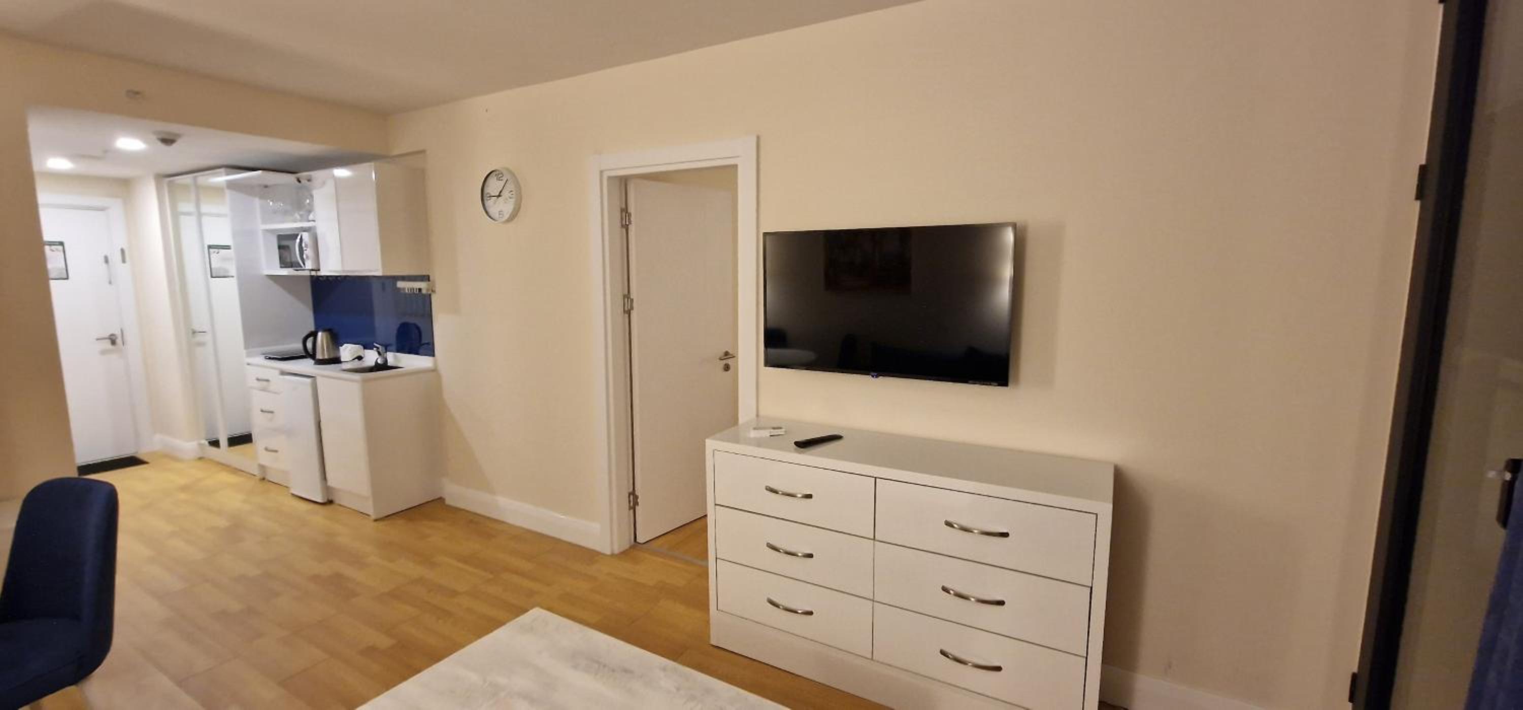 One-Bedroom Suite photo 1