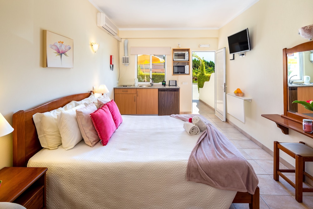 Standard Studio, Balcony, Ground Floor photo 3