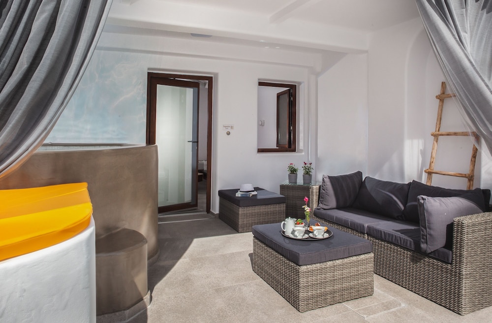 Superior Suite, Hot Tub (External) - Photo 11