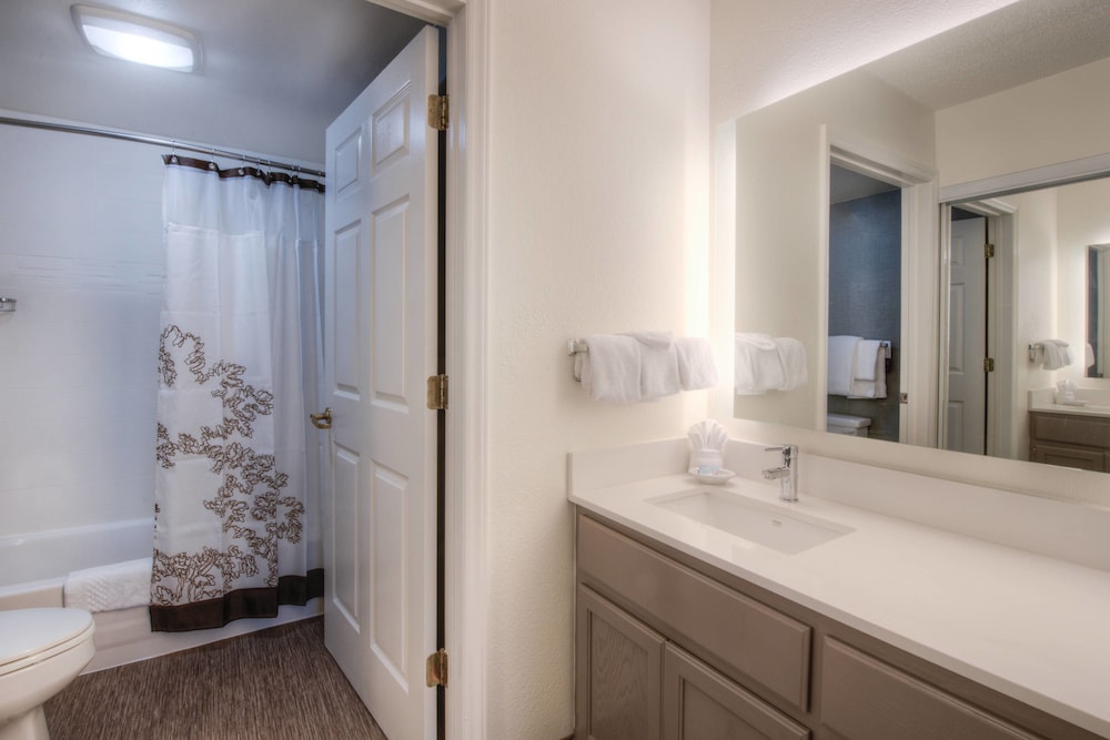 Suite, 1 Bedroom - Photo 8