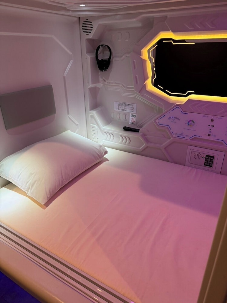 Standard Double Capsule Room Single Use, Non Smoking, Shared Bathroom - Photo 12