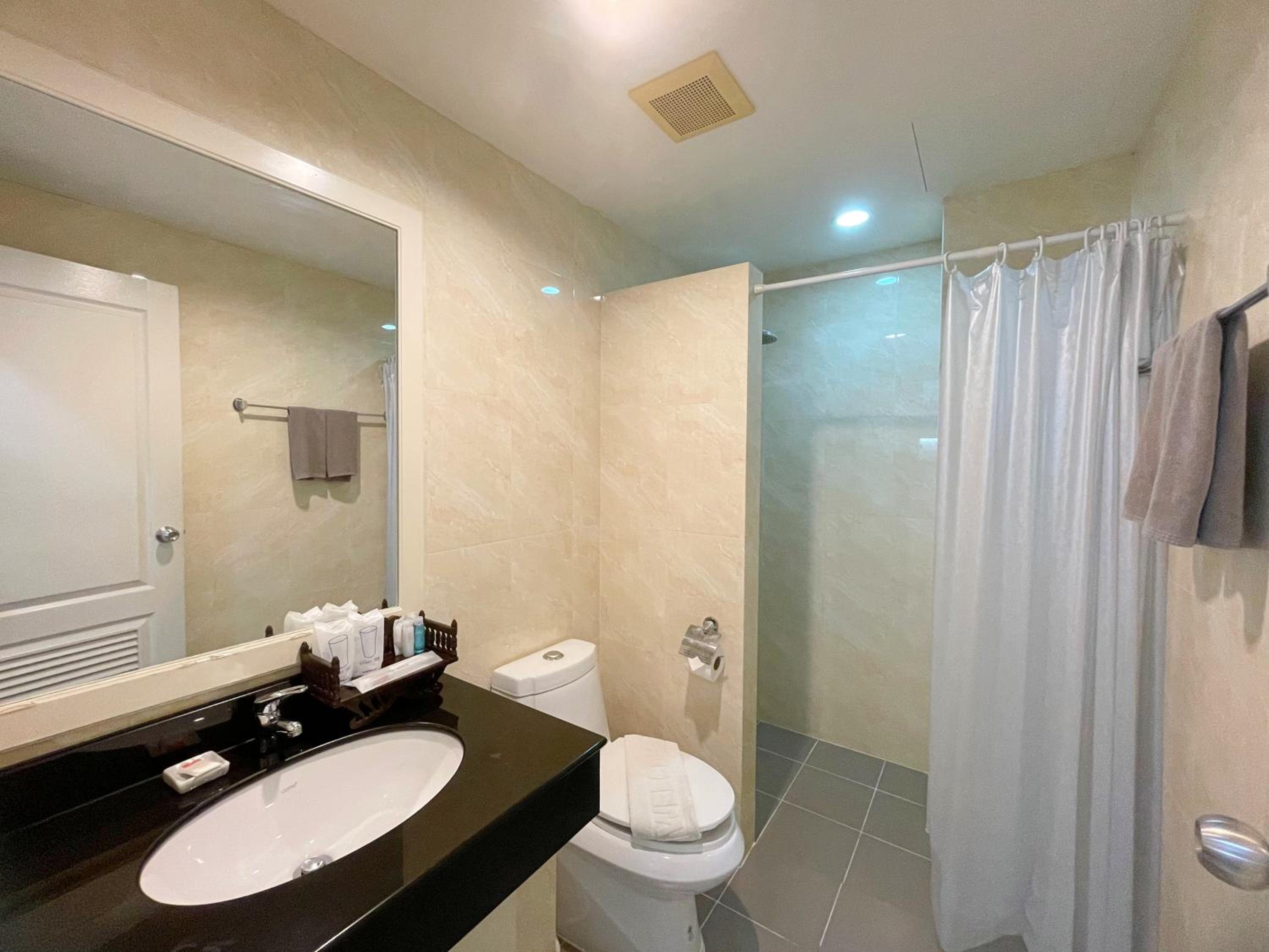 Superior Twin Room with City View