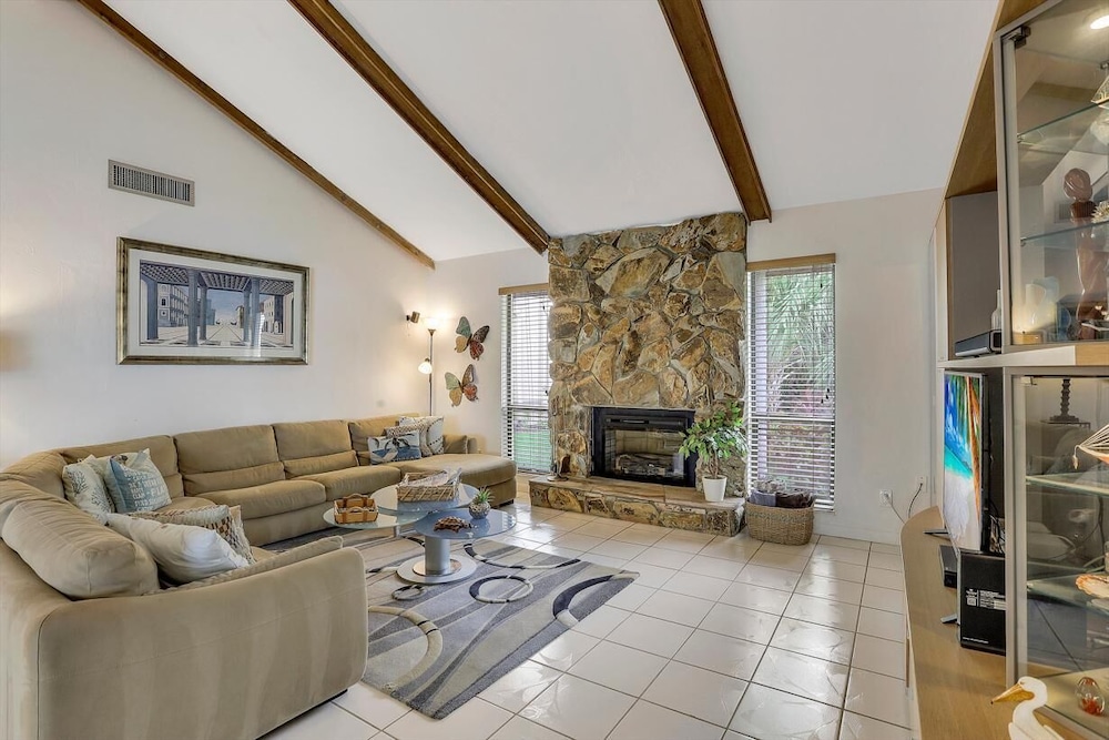 House, Multiple Beds (Waterfront home on key lot with pool/) photo 1