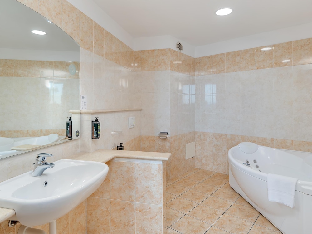 Junior Studio Suite, Non Smoking - Photo 6